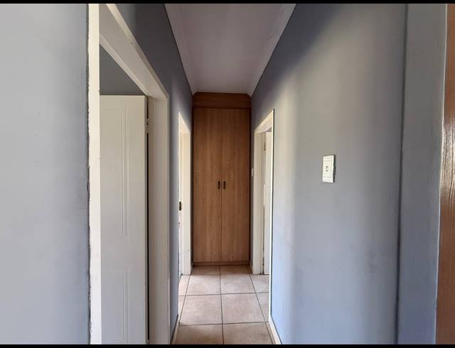 3 BEDROOM FLAT FOR SALE IN CASTLEVIEW